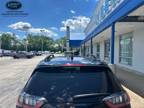 Used 2022 Jeep Cherokee Limited AWD/4WD image 3