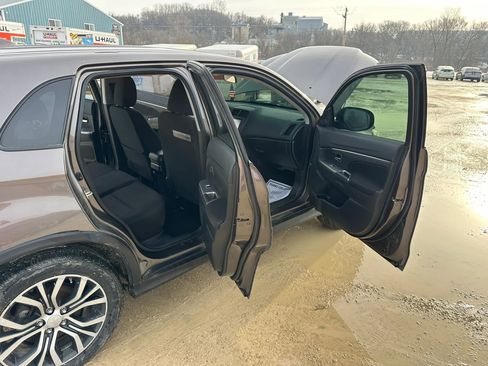 Used 2018 Mitsubishi Outlander Sport ES FWD image 12