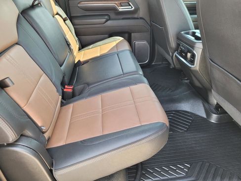 Used 2024 Chevrolet Silverado 2500 High Country w/ High Country Premium Package AWD/4WD image 15