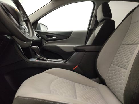 Used 2019 Chevrolet Equinox LS FWD image 17