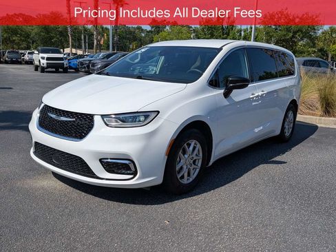 Used 2024 Chrysler Pacifica Touring-L FWD image 8