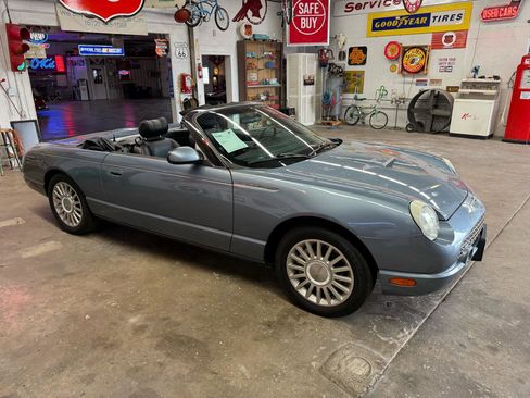 Used 2005 Ford Thunderbird RWD image 16
