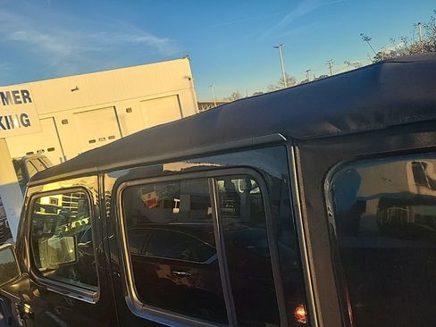 Used 2022 Jeep Wrangler Unlimited Rubicon image 17