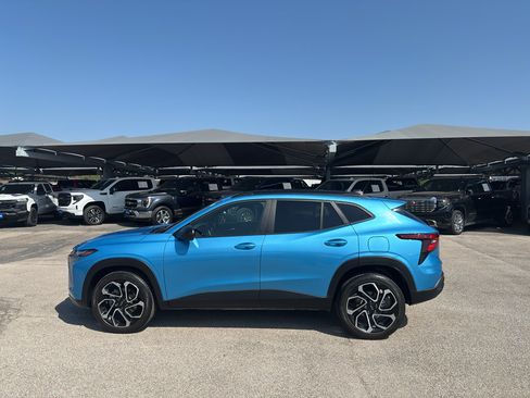 Certified 2025 Chevrolet Trax RS w/ Driver Confidence Package FWD image 9