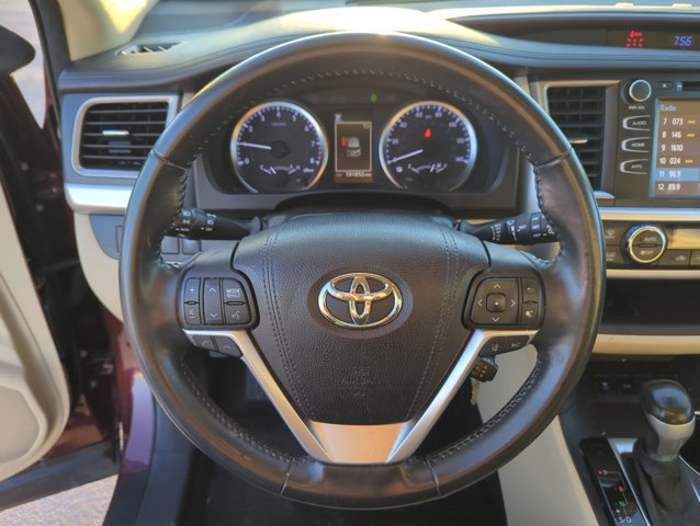 Used 2017 Toyota Highlander Plus w/ Carpet Mat Package AWD/4WD image 13