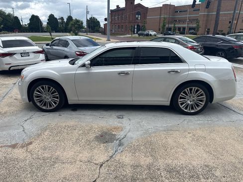 Used 2011 Chrysler 300 C w/ Sound Group RWD image 7