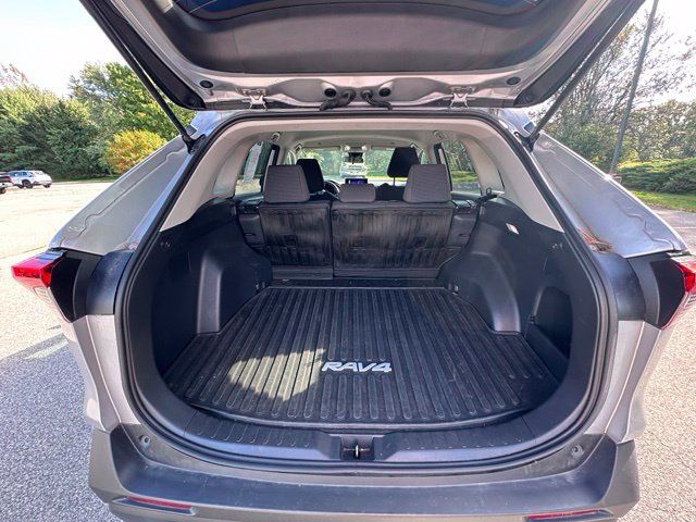 Used 2023 Toyota RAV4 LE AWD/4WD image 10