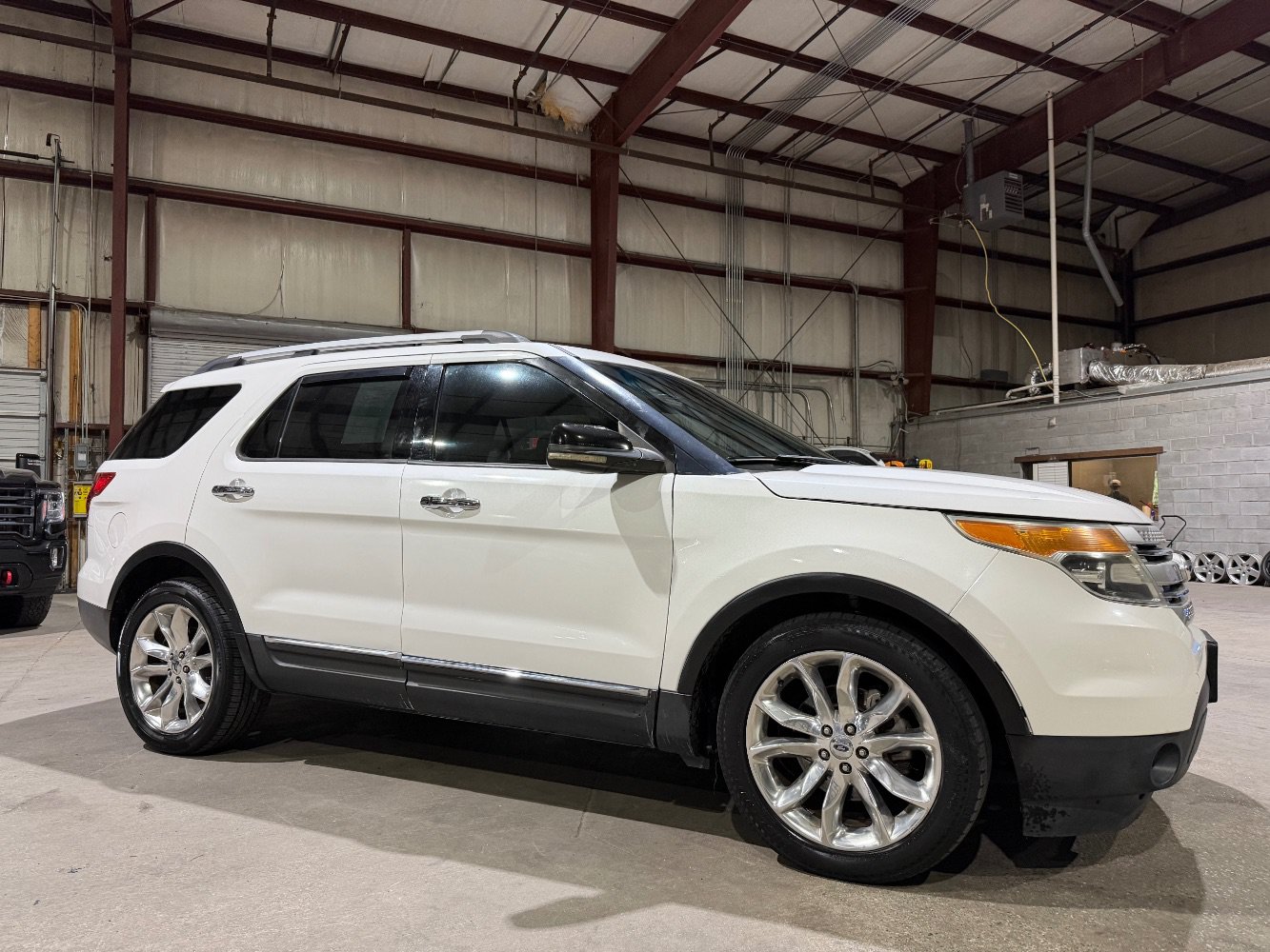 Used 2011 Ford Explorer XLT w/ 202A Rapid Spec Order Code FWD image 3