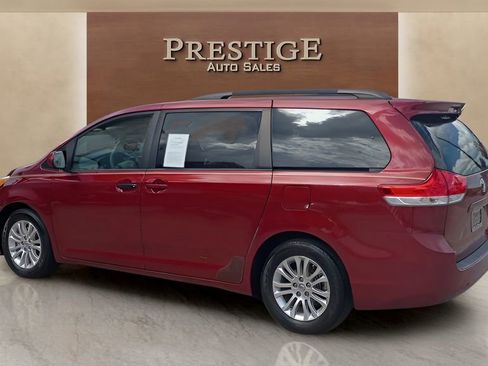 Used 2012 Toyota Sienna XLE FWD image 10