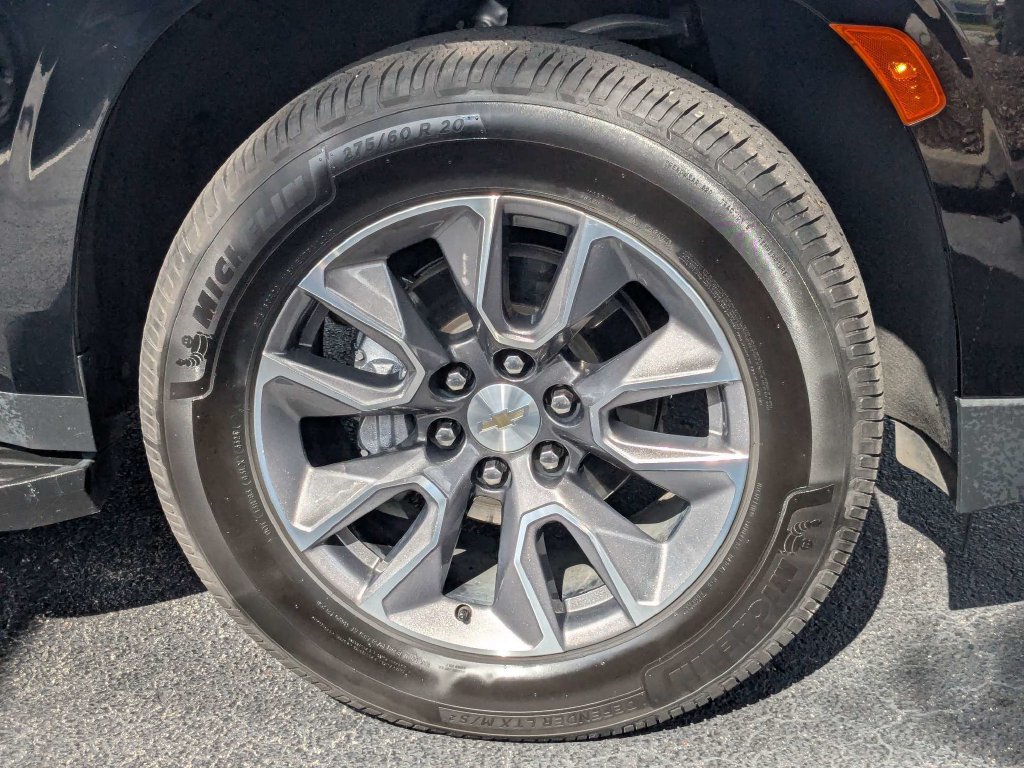 Used 2022 Chevrolet Tahoe LT w/ Luxury Package RWD image 12