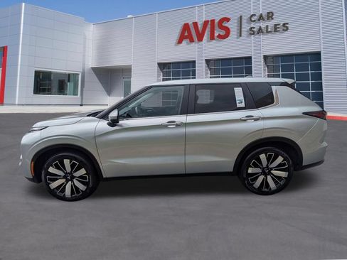 Used 2025 Mitsubishi Outlander SE AWD/4WD image 10