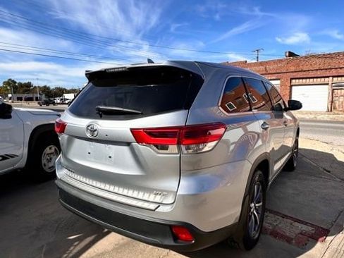 Used 2017 Toyota Highlander XLE image 7