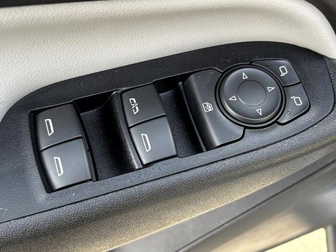 Used 2018 Chevrolet Equinox LS image 17