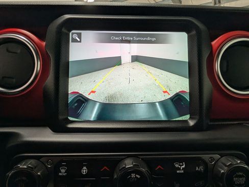 Used 2021 Jeep Gladiator Rubicon AWD/4WD image 24