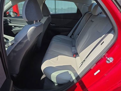 Used 2025 Hyundai Elantra Limited FWD image 11