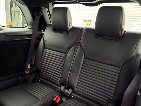 Used 2023 Land Rover Discovery HSE R-Dynamic AWD/4WD image 22