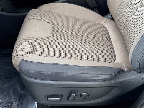 Used 2022 Hyundai Santa Fe SEL w/ Winter Weather Package image 29