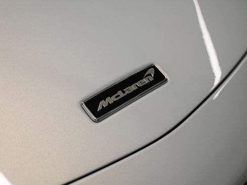 Used 2023 McLaren Artura RWD image 6