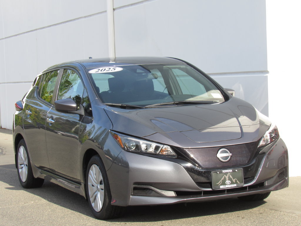 Used 2025 Nissan Leaf S FWD image 2