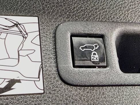 Certified 2024 Toyota Sienna XLE AWD/4WD image 29