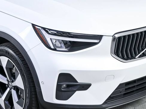 Certified 2025 Volvo XC40 B5 Plus AWD/4WD image 36