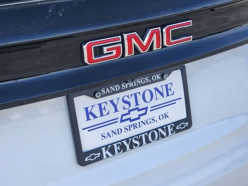 Used 2025 GMC Acadia Elevation FWD image 11