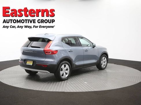 Used 2021 Volvo XC40 T4 Momentum FWD image 40