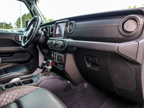 Used 2020 Jeep Wrangler Unlimited Sahara AWD/4WD image 12