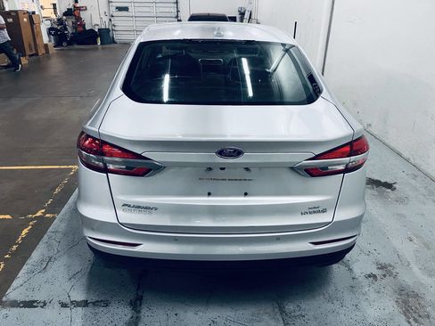 Used 2019 Ford Fusion SE FWD image 11