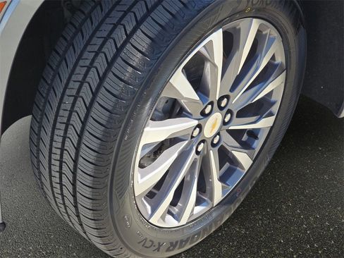 Used 2023 Chevrolet Traverse Premier image 38