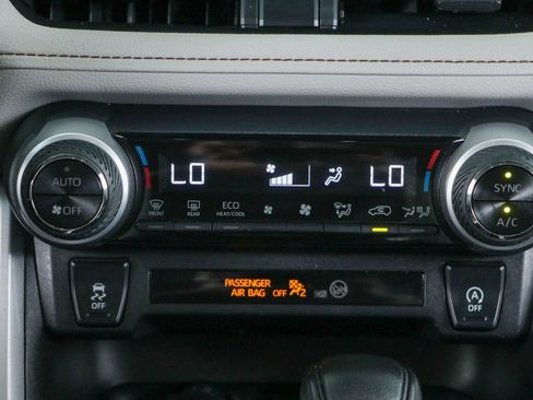 Used 2022 Toyota RAV4 XLE FWD image 20