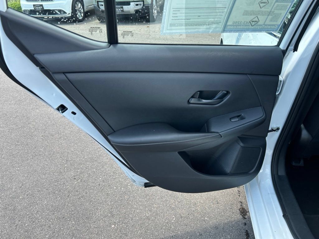 Used 2024 Nissan Sentra SV FWD image 17