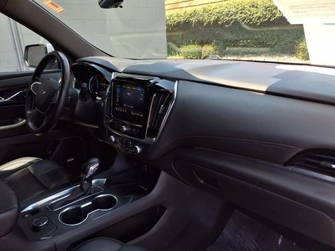 Used 2022 Chevrolet Traverse RS FWD image 23