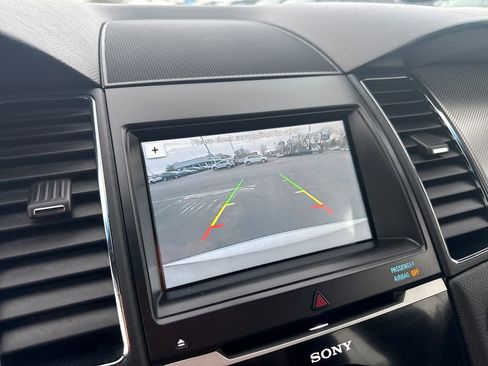 Used 2018 Ford Taurus SHO image 35