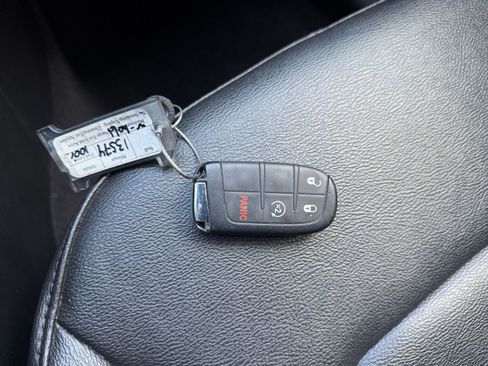 Used 2025 Jeep Compass Limited image 22