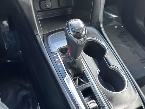 Used 2018 Chevrolet Equinox LT image 29