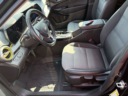 Used 2025 Chevrolet Trax LT w/ Driver Confidence Package FWD image 4