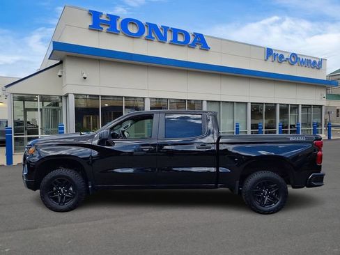Used 2025 Chevrolet Silverado 1500 Custom Trail Boss w/ Midnight Edition AWD/4WD image 7