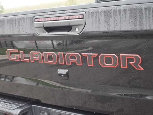 Used 2021 Jeep Gladiator Rubicon w/ Cold Weather Group AWD/4WD image 13