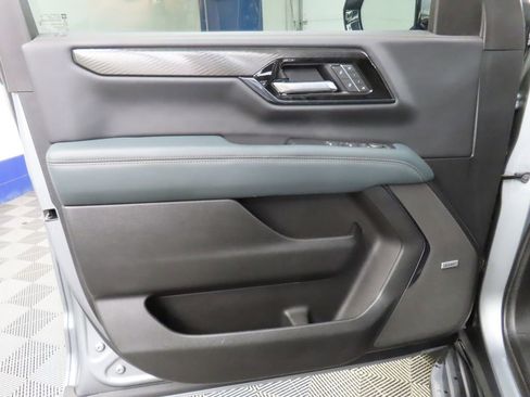 Used 2025 GMC Yukon AT4 w/ LPO, Get Active Package AWD/4WD image 72