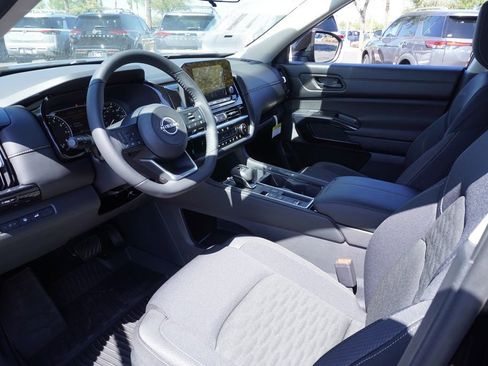 New 2025 Nissan Pathfinder SV image 17