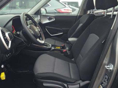 Used 2025 Kia Soul LX w/ LX Technology Package image 10