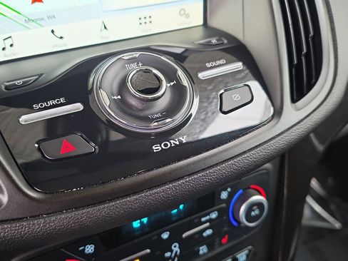 Used 2019 Ford Escape Titanium image 28