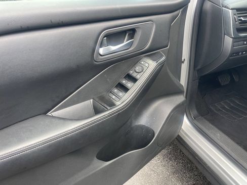 Used 2025 Nissan Rogue SV AWD/4WD image 10