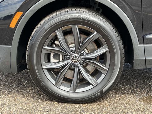 Used 2024 Volkswagen Tiguan SE image 9
