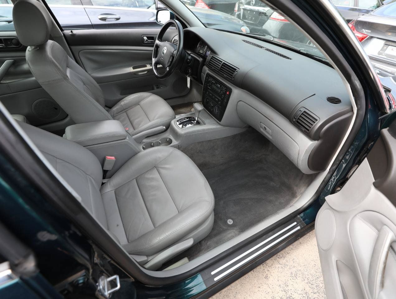 Used 2002 Volkswagen Passat GLS FWD image 10