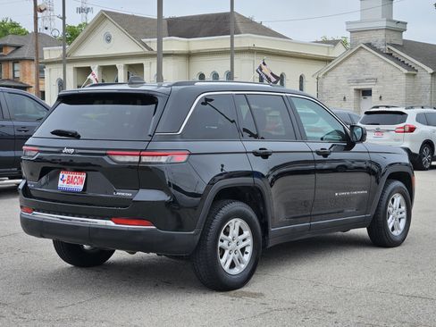 Used 2023 Jeep Grand Cherokee Laredo AWD/4WD image 4
