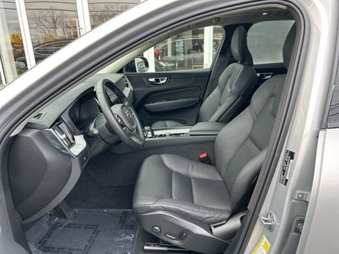 Certified 2025 Volvo XC60 B5 Plus AWD/4WD image 17