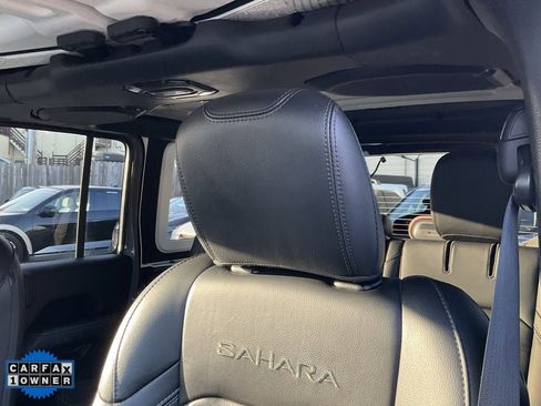 Used 2022 Jeep Wrangler Unlimited Sahara w/ Cold Weather Group image 18