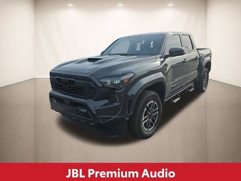 Used 2025 Toyota Tacoma TRD Sport w/ TRD Sport Upgrade Package image 15